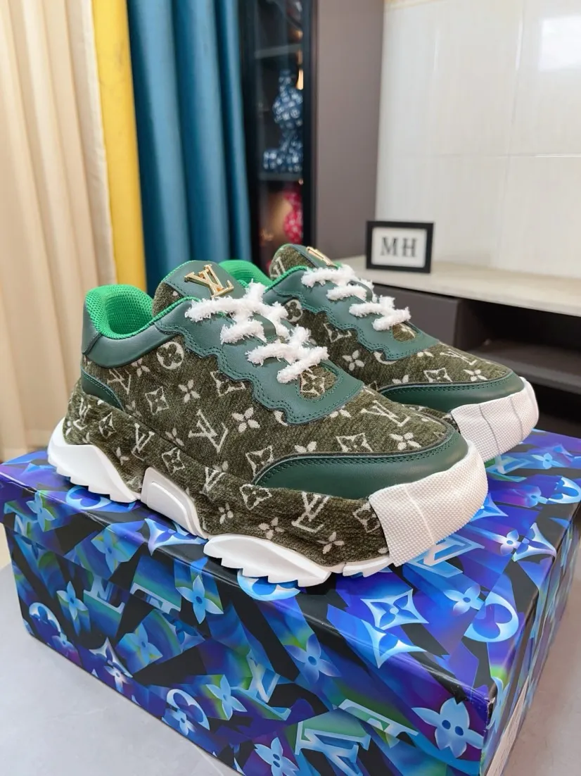 Men's men's shoes 💰580🌸🌸 LV style is novel and fashionable, the upper is made of imported cowhide + LV special materials! Super trendy design! It’s eye-catching! The leather is soft, delicate, shiny and translucent, showing the ultimate in pure handcraftsmanship, and the mesh is soft, comfortable and breathable! Size: 39-44 (38 45 customized)